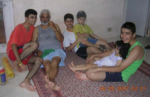 Bansi Lal with his grand children (summer 2007)